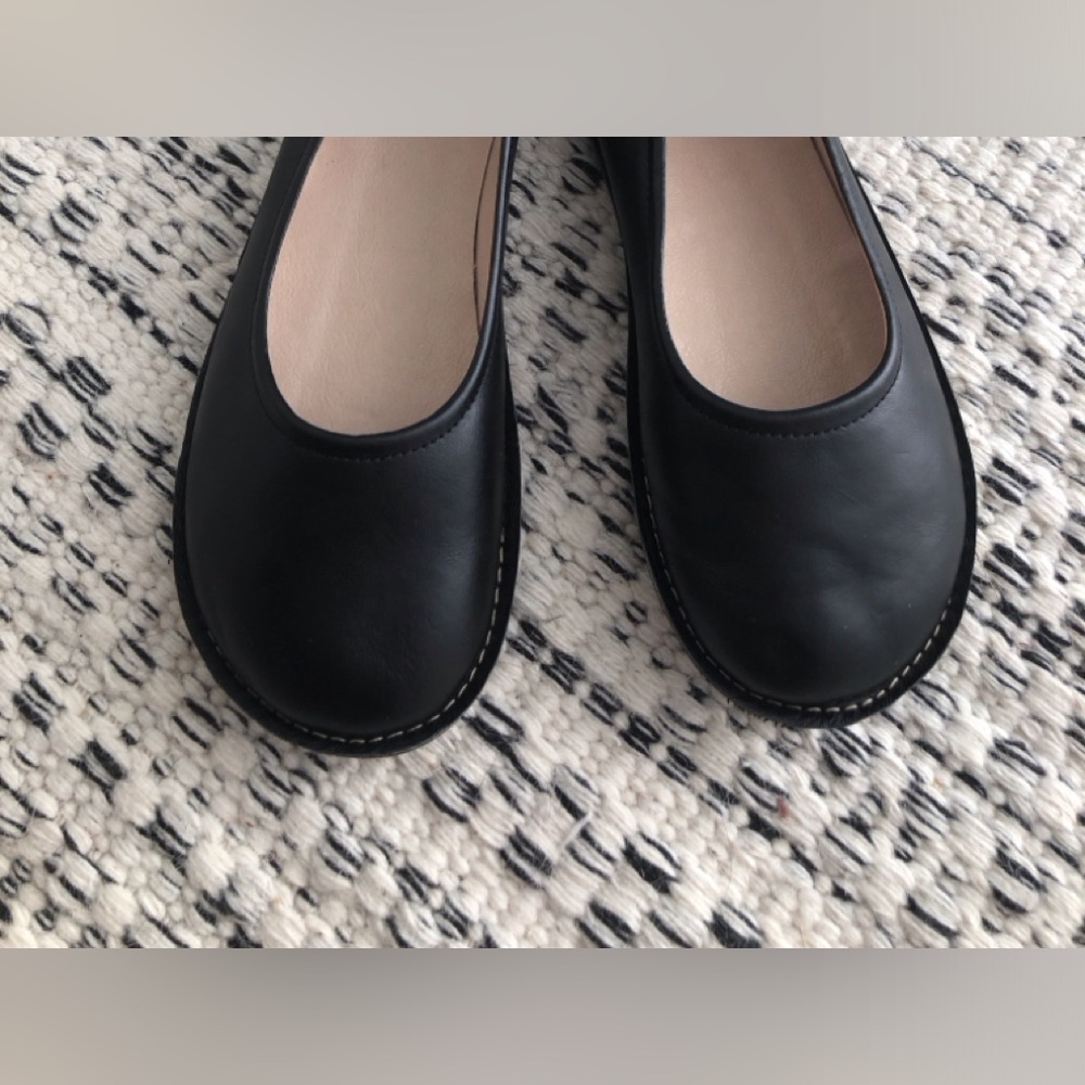 Barefoot, minimalist flats NWT
